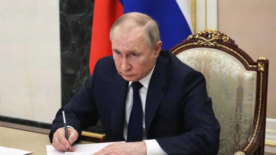 Putin califica de suicidio económico intento de UE de vetar la energía rusa