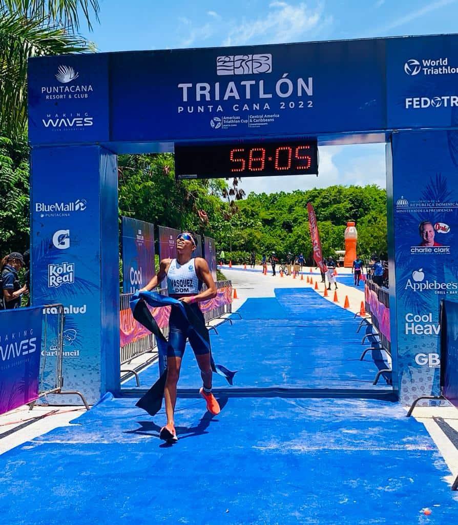 Alexis Vásquez y Karel Ramírez conquistan oro en triatlón Punta Cana