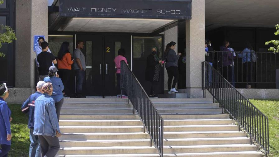 Niño lleva arma a la escuela en Estados Unidos; se dispara por accidente