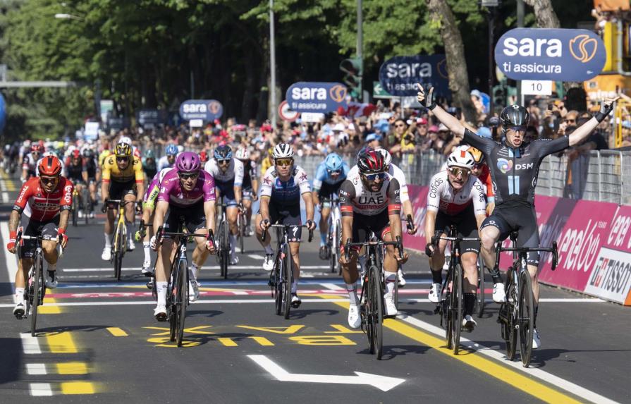 Dainese da a Italia su primera etapa en este Giro, Gaviria segundo