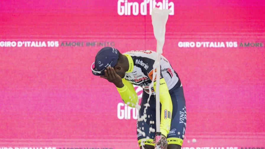 El director del Giro lamenta la baja de Girmay