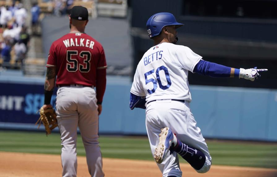 VÍDEO | Con jonrones, Dodgers barren a Arizona en doble cartelera