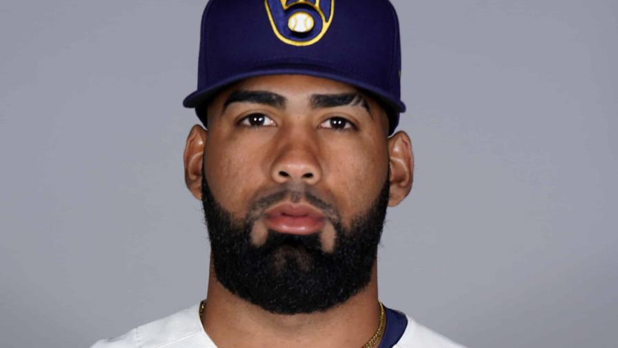 Suspensión de 80 juegos a JC. Mejía, lanzador dominicano de los Cerveceros