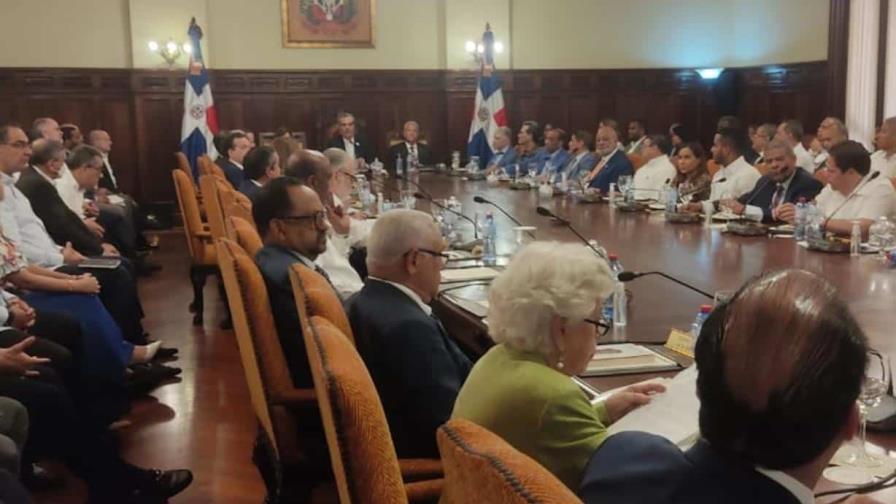 Abinader envía a todos los funcionarios a atender necesidades de las provincias