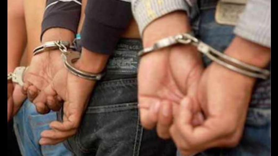 Apresan a dos hombres por asalto a taxista en Villa Agrícolas Apresan a dos hombres por asalto a taxista en Villa Agrícolas