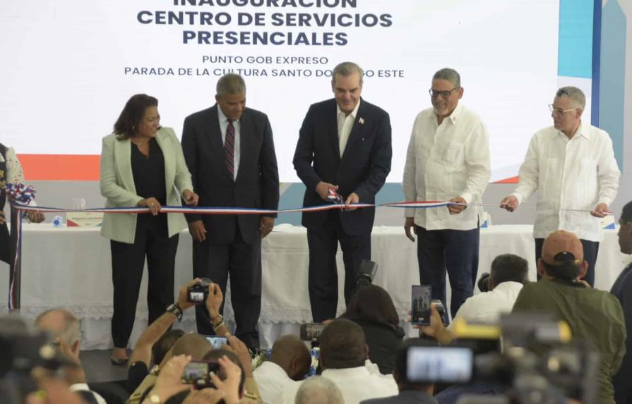 Presidente Abinader inaugura centro de servicios en Santo Domingo Este