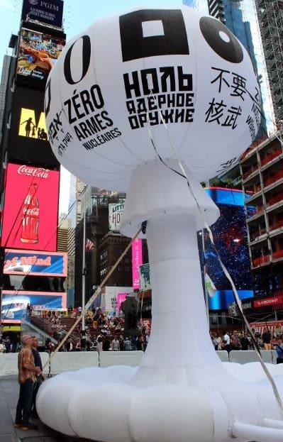Un “hongo atómico” en Nueva York para concienciar sobre el peligro nuclear