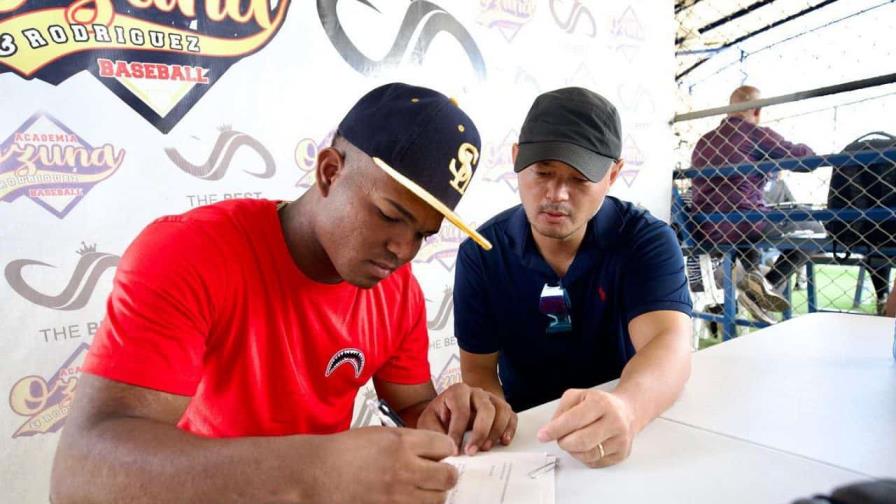 Luis Rodríguez firma con equipo de Japón por US$600 mil Luis Rodríguez firma con equipo de Japón por US$600 mil