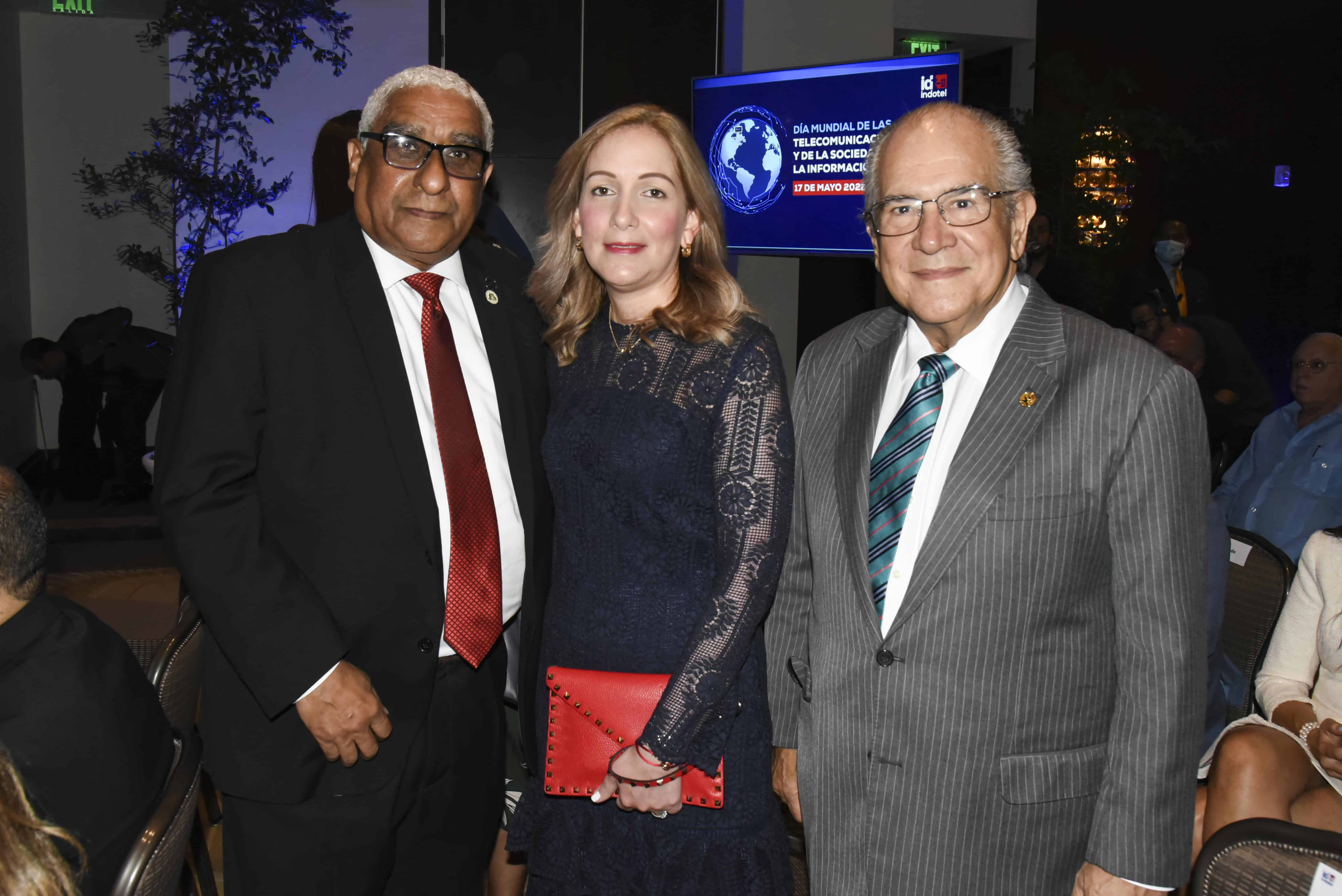 Julio Castro, María Waleska Álvarez y Jesús Feris Iglesia