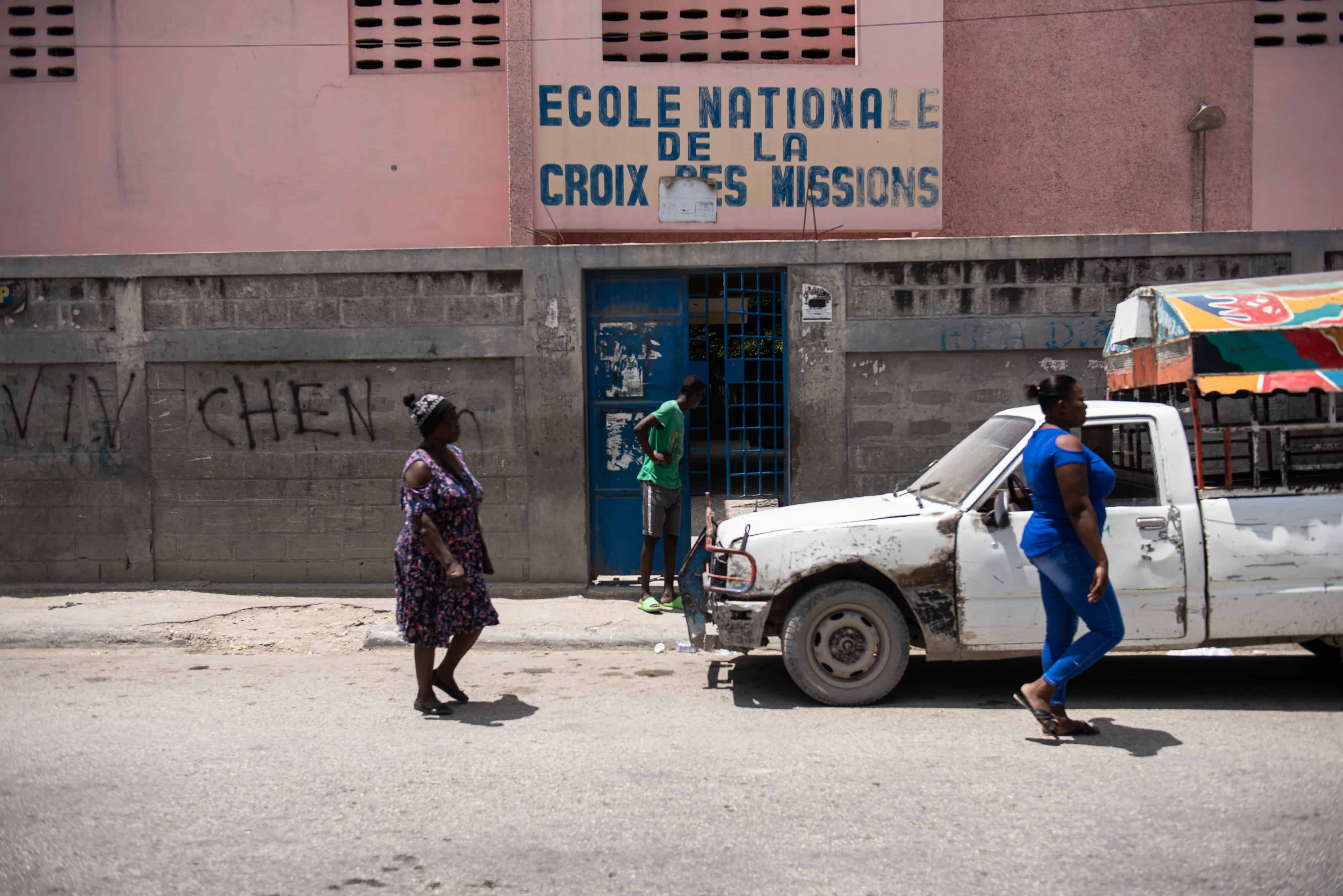Vista de la Escuela Nacional de la Cruz de las Misiones, cerrada por la guerra de pandillas en la comuna de Tabarre, distrito de Puerto Príncipe (Haití).