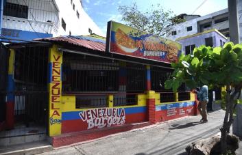 Realizan otro asalto colectivo en establecimiento comercial de Santiago