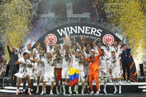 Santos Borré da al Fráncfort el cetro de la Europa League