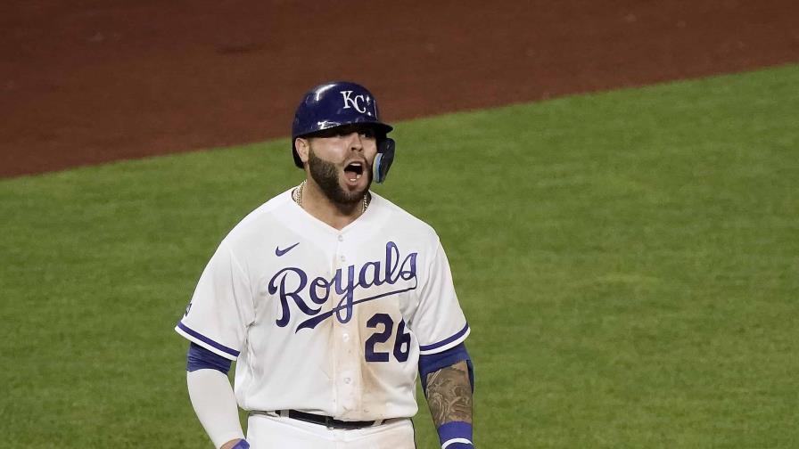 Witt y Meléndez batean jonrones; Reales se imponen