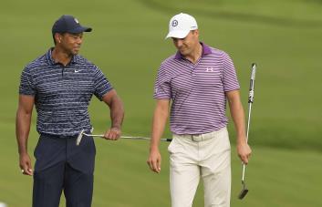Tiger Woods arranca con un birdie su participación en el Campeonato de la PGA