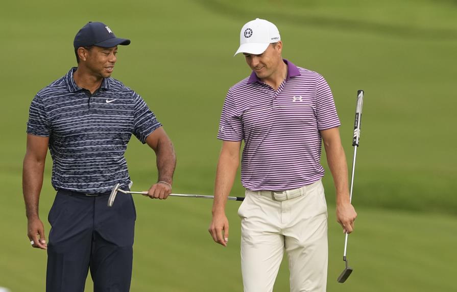 Tiger Woods arranca con un birdie su participación en el Campeonato de la PGA
