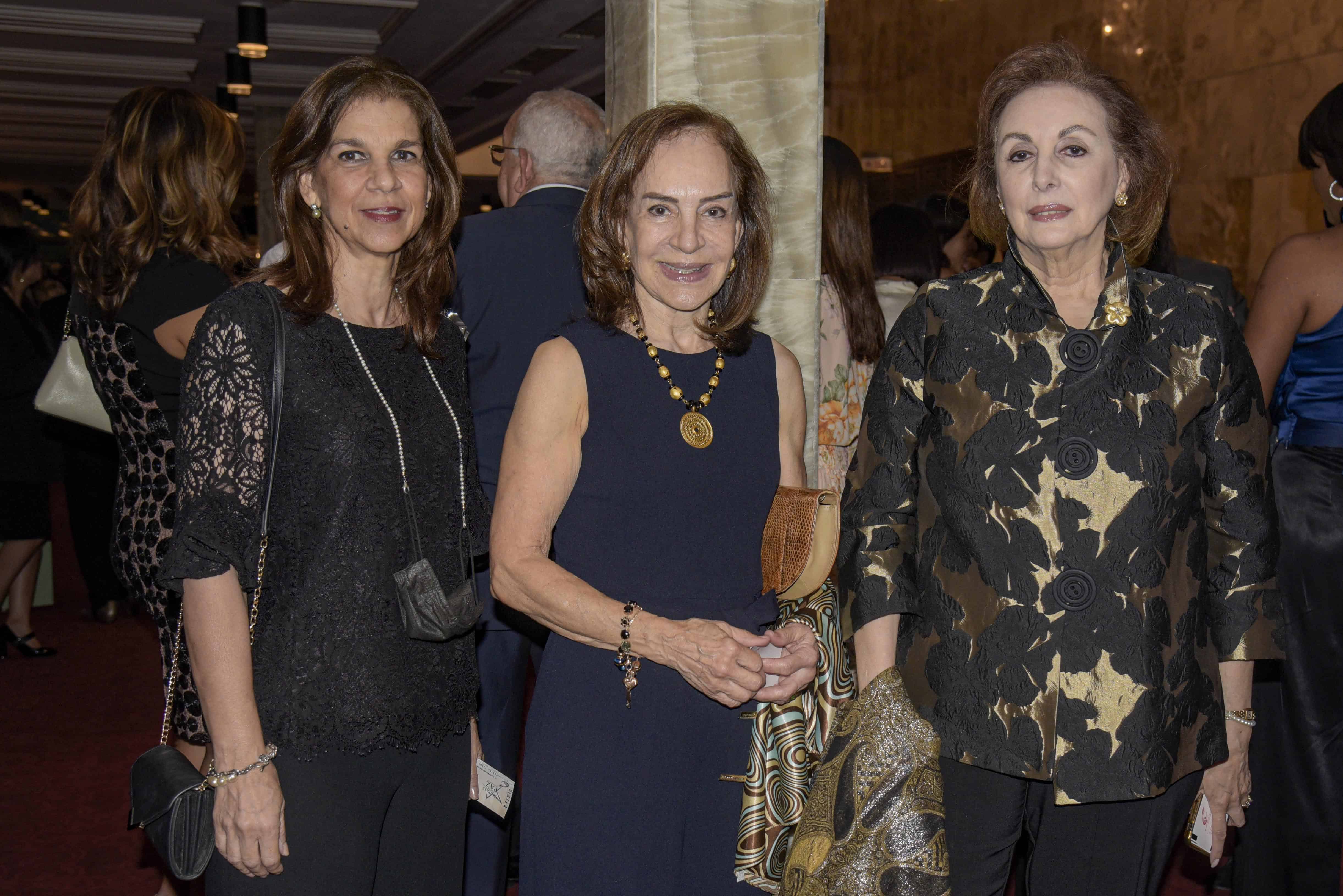 Picky Mota de Espaillat, Bingene Salazar y Rita Espaillat.