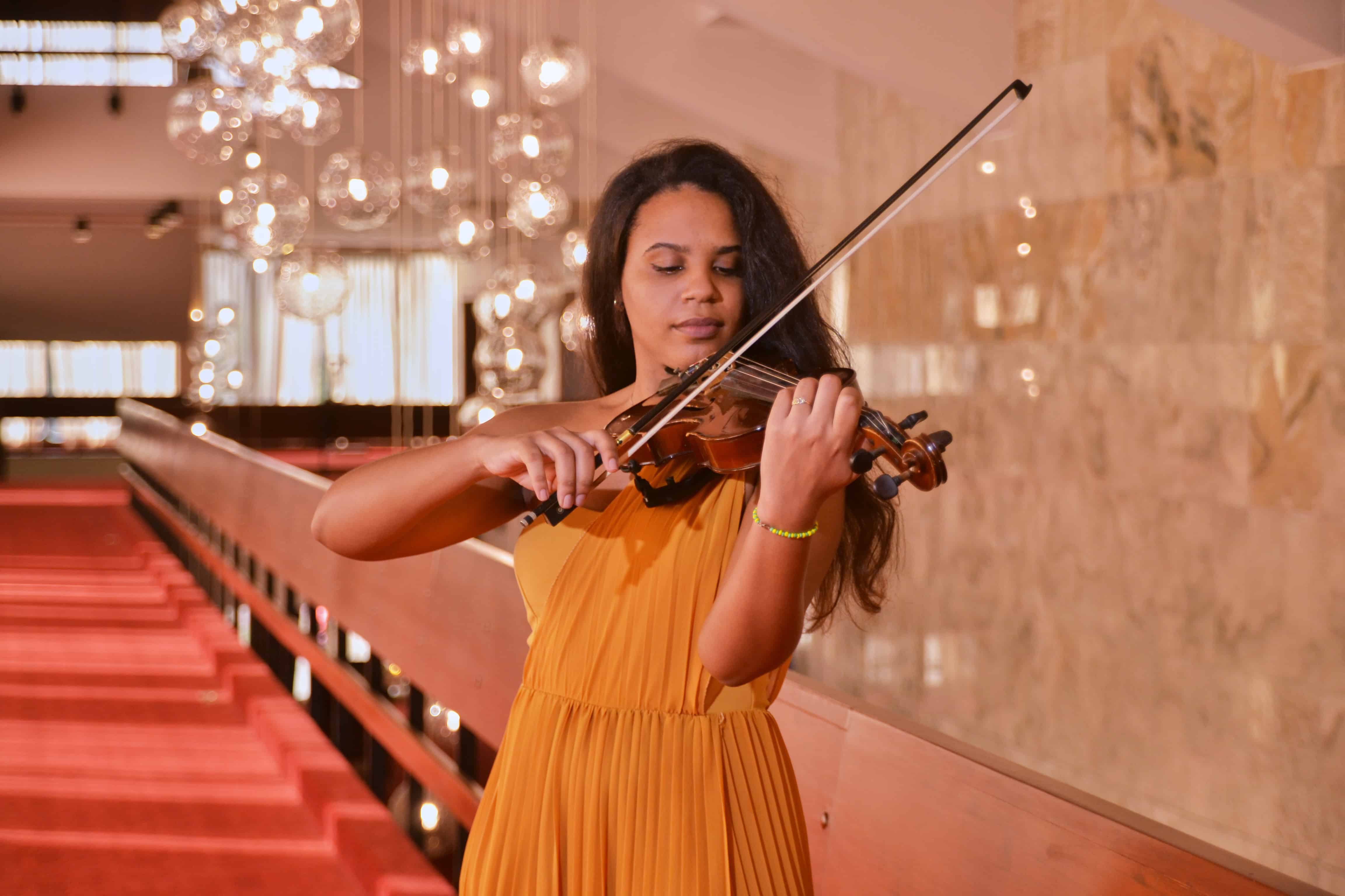 La joven violinista Leslie Pérez