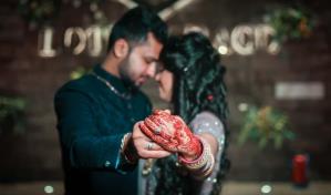 Padres demandan a su hijo por no darles nietos