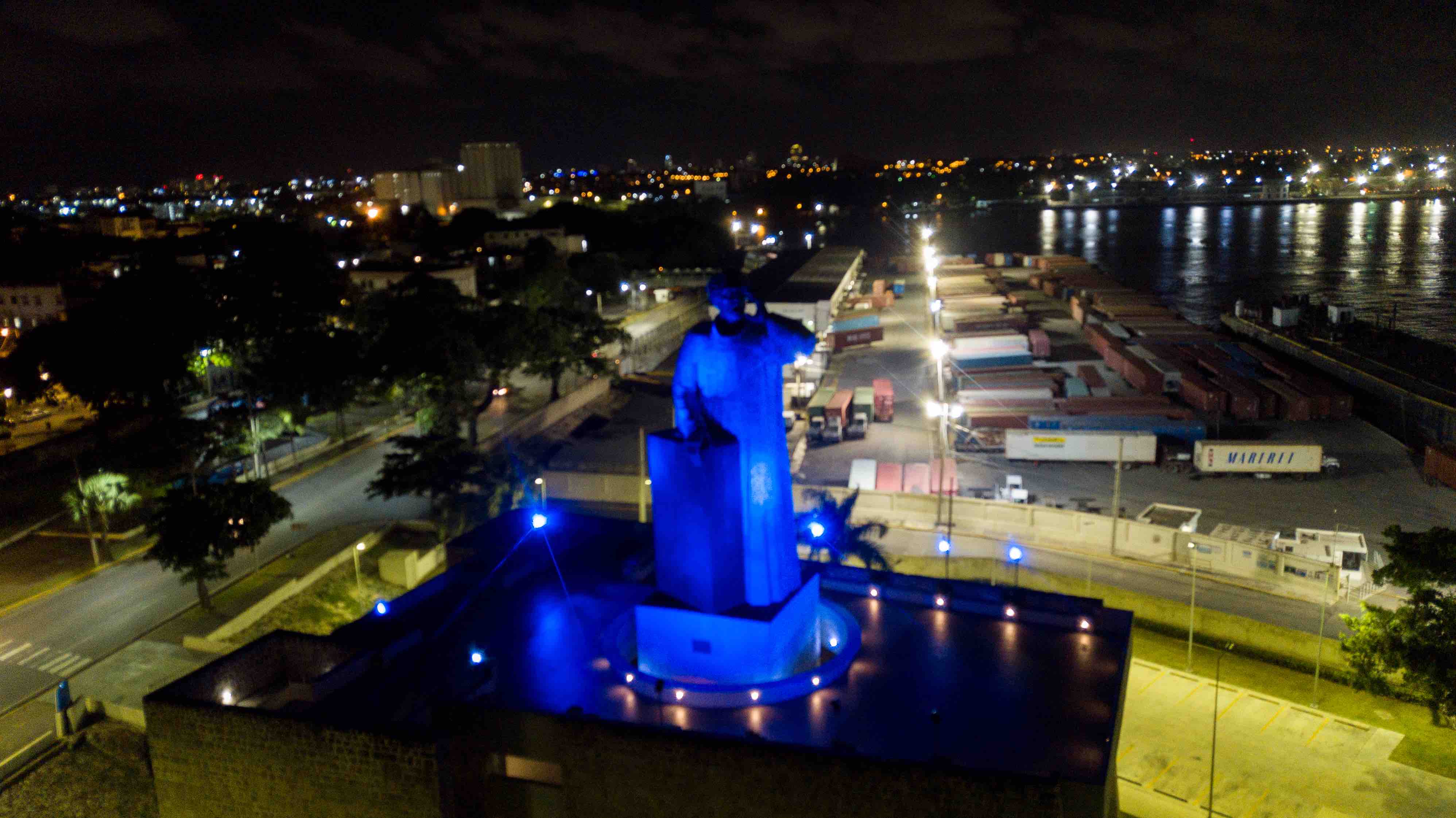 Montesino iluminado Día de Europa.