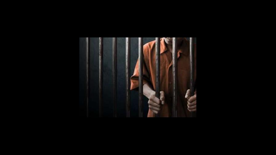 Arrestan a japonés que por error recibió 360,000 dólares en ayuda por Covid