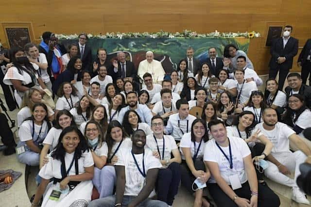 Papa lanza proyecto de Scholas y CAF que anima a jóvenes a cuidar el planeta