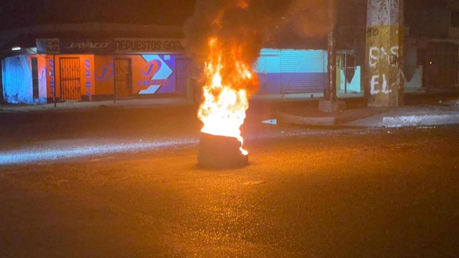 Video: Continúan las protestas en el Cibao en rechazo a los apagones