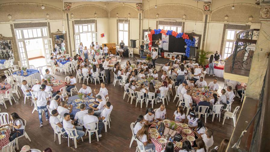 Farmacias Fuente- San Luis celebró sus 45 años de servicio farmacéutico Farmacias Fuente- San Luis celebró sus 45 años de servicio farmacéutico