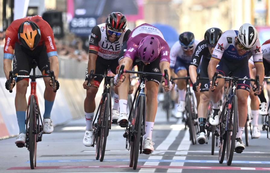 Démare gana en el Giro de Italia, Juan Pedro López mantiene el liderato