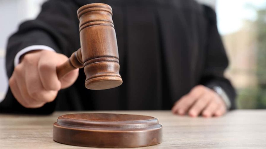 Destituyen juez que dejó libre a un violador porque “usó condón”