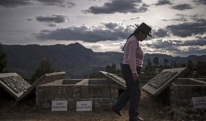Víctimas del "carnicero de los Andes" son sepultadas 37 años después en Perú