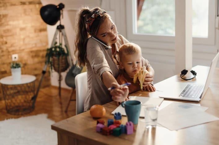 El alto precio de ser una madre multitasking