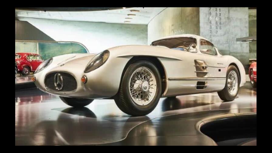 Un Mercedes de 1955 subastado por 135 millones de euros, un récord para un coche Un Mercedes de 1955 subastado por 135 millones de euros, un récord para un coche