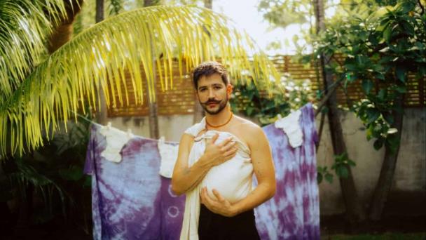 Camilo Pegao a Índigo en su nuevo videoclip