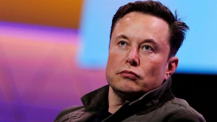 Azafata acusa a Elon Musk de acoso sexual y él alega persecución política