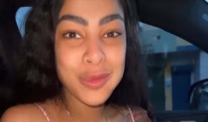 Yailin La M&aacute;s Viral vuelve a RD y lo primero que hace es comerse un rico chicharr&oacute;n