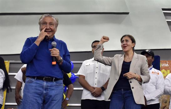 Íngrid Betancourt retira su candidatura presidencial para apoyar a Hernández