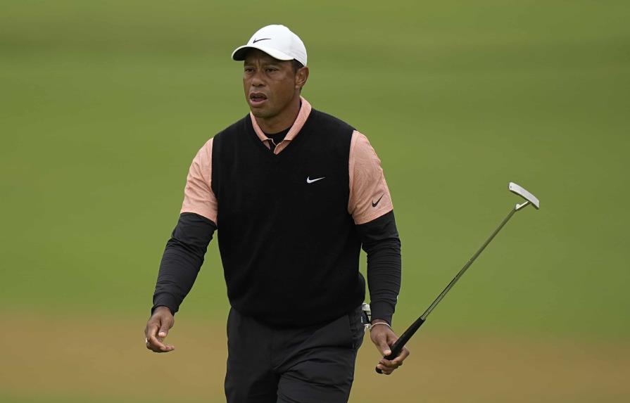 Tiger Woods se desploma en un Campeonato de la PGA pasado por agua