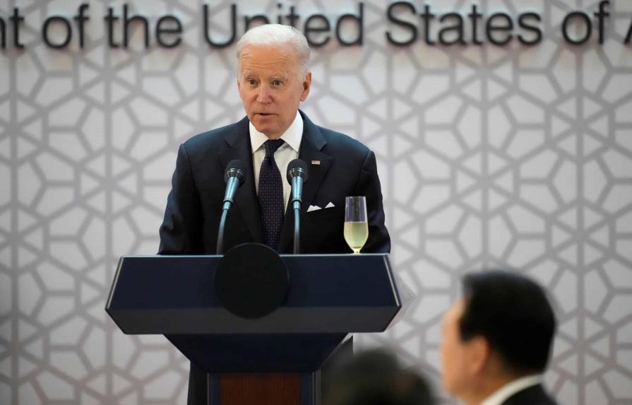 Biden firma ayuda de 40,000 millones de dólares para Ucrania