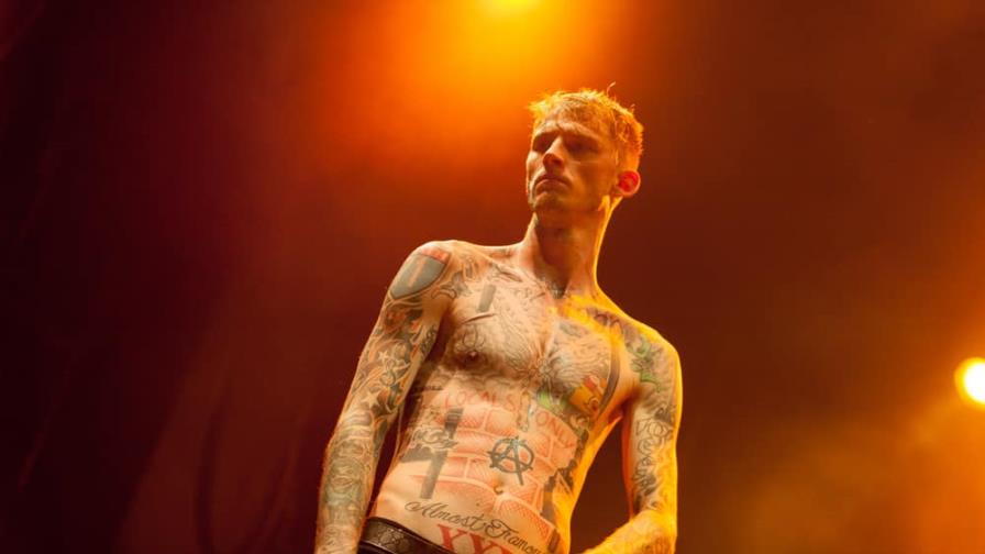 Machine Gun Kelly y Megan Fox se lucen en la alfombra roja