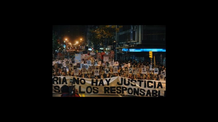 Miles marchan en silencio por los desaparecidos en Uruguay Miles marchan en silencio por los desaparecidos en Uruguay