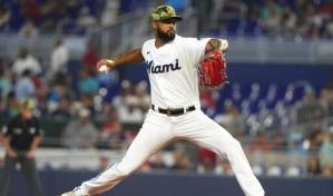 Sandy Alc&aacute;ntara tira juego completo y gana