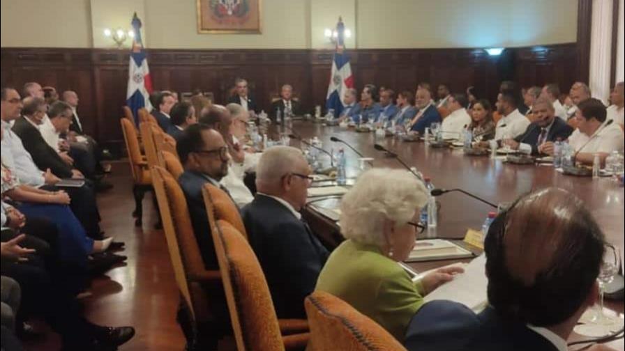 Faltando dos años para las elecciones presidenciales el Gobierno y la oposición salen a las calles Faltando dos años para las elecciones presidenciales el Gobierno y la oposición salen a las calles