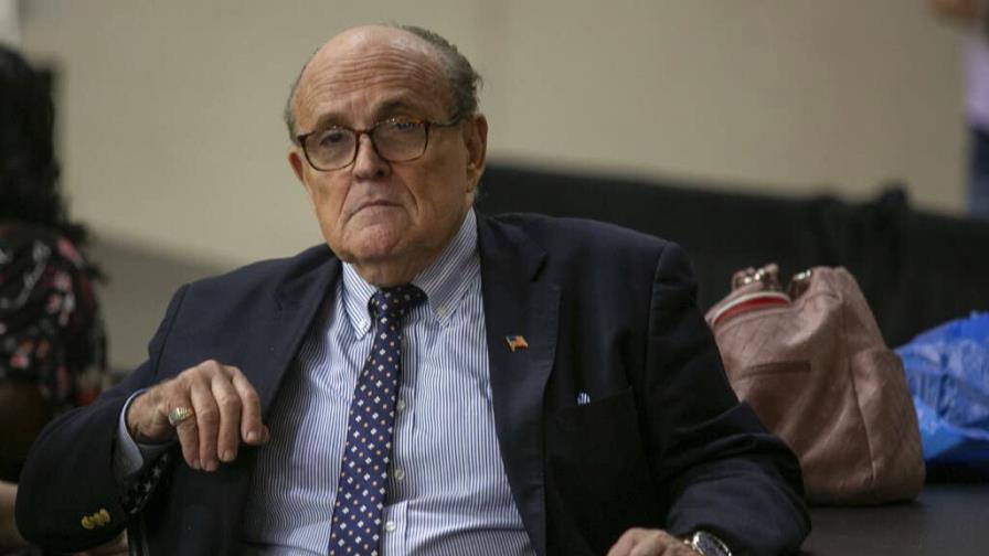 Panel de cámara baja interroga a Giuliani