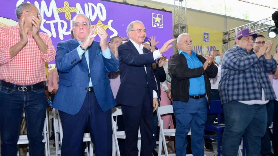 Danilo encabeza juramentación de nuevos miembros del PLD en Azua