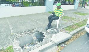 En la calle Pepillo Salcedo, frente al Play