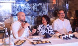 Cheddy García protagonizará la película “Teacher Mechy”