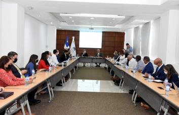 Discusiones sobre reforma al Código de Trabajo van por el contrato laboral; cesantía y licencias aún sin fecha
