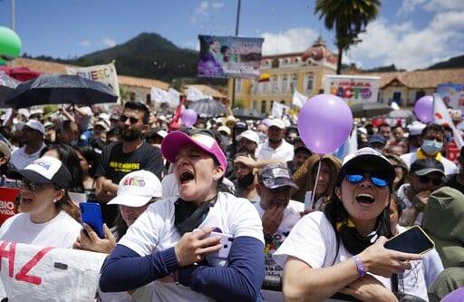 Exrebelde Gustavo Petro acerca la izquierda al poder en Colombia