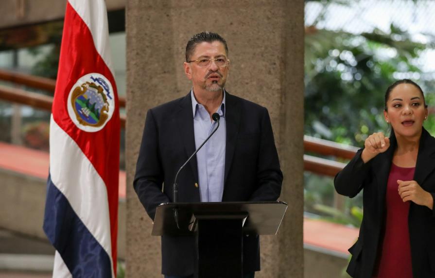 Presidente de Costa Rica bajará precios de combustibles ante anuncio de huelga