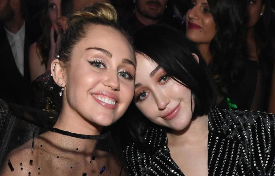 Noah Cyrus habla sobre su adicción a las sustancias